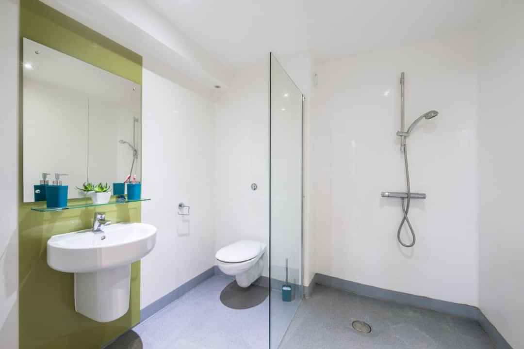 Common Area?w=400&h=260&fit=crop&q=40&auto=format&trim=auto