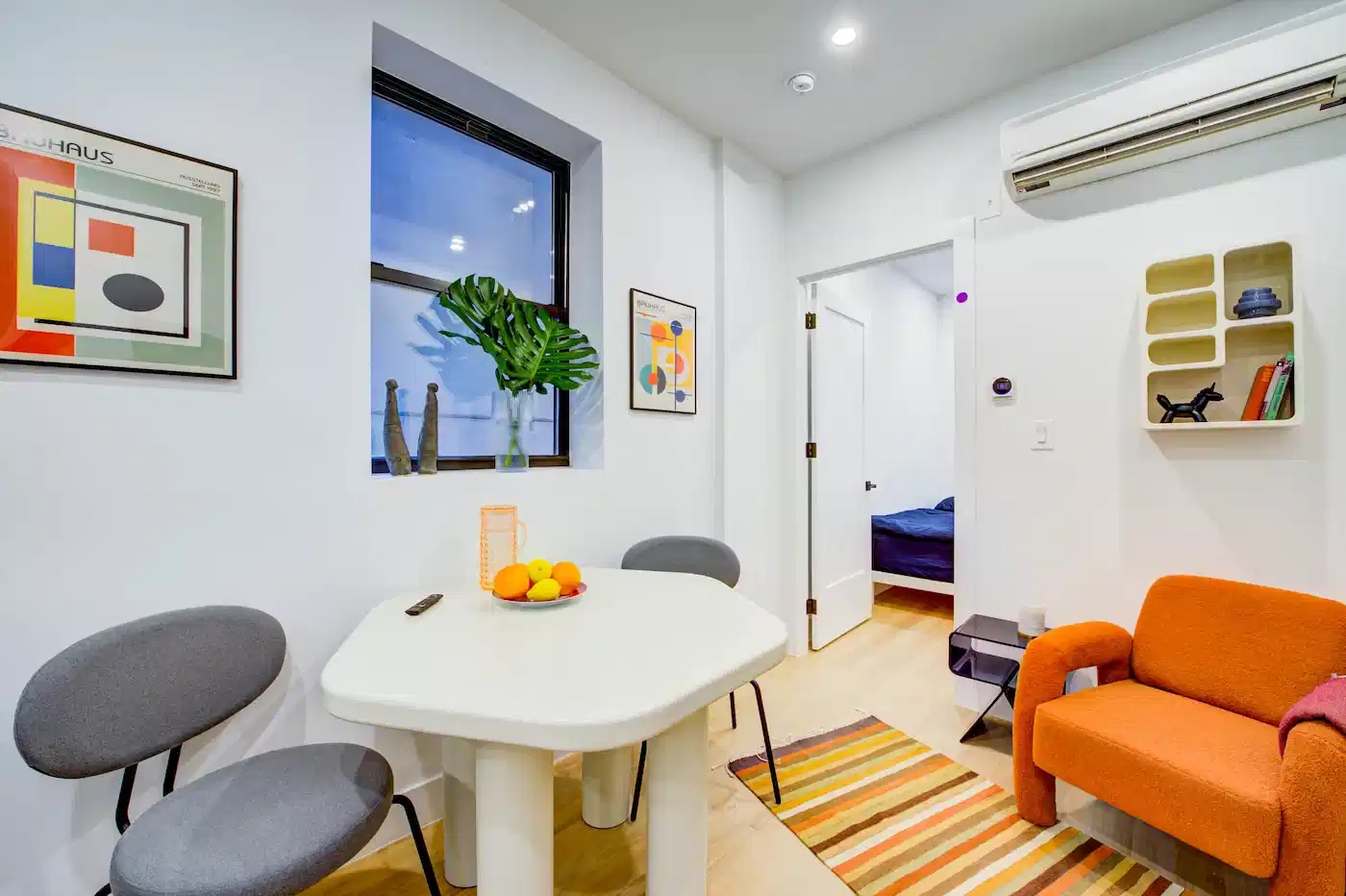 Exterior?w=400&h=260&fit=crop&q=40&auto=format&trim=auto