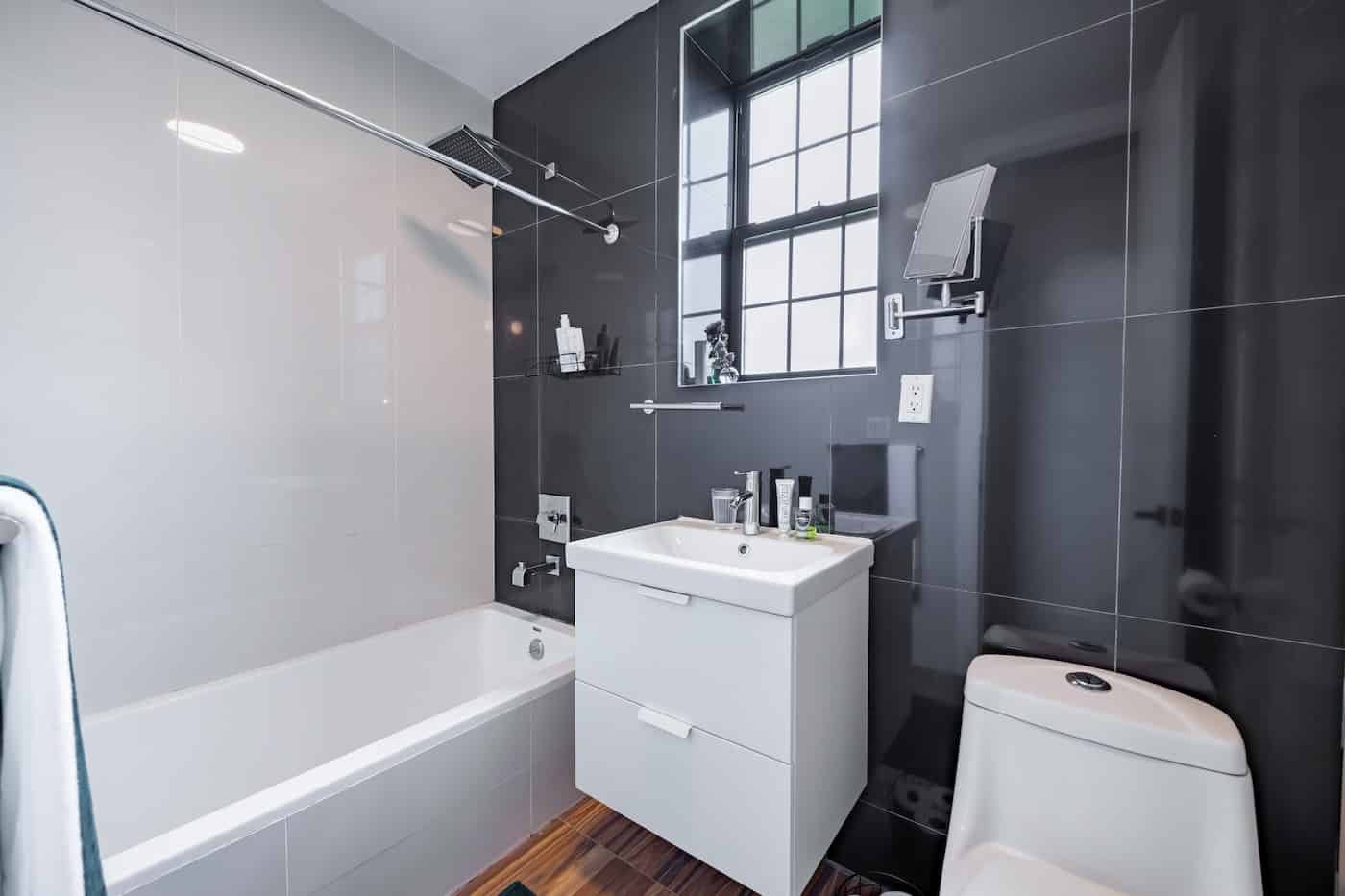 Common Area?w=400&h=260&fit=crop&q=40&auto=format&trim=auto