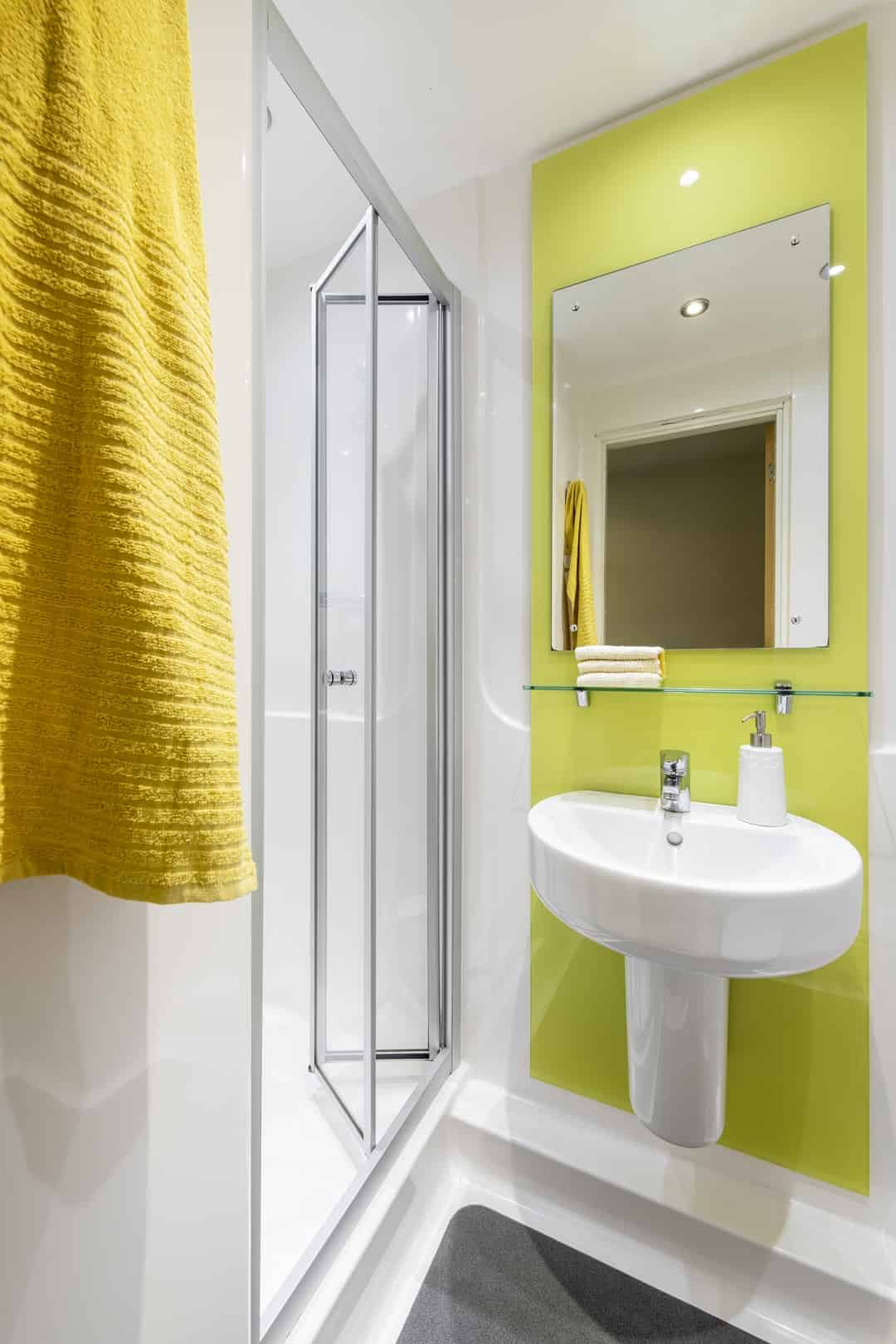 Common Area?w=400&h=260&fit=crop&q=40&auto=format&trim=auto