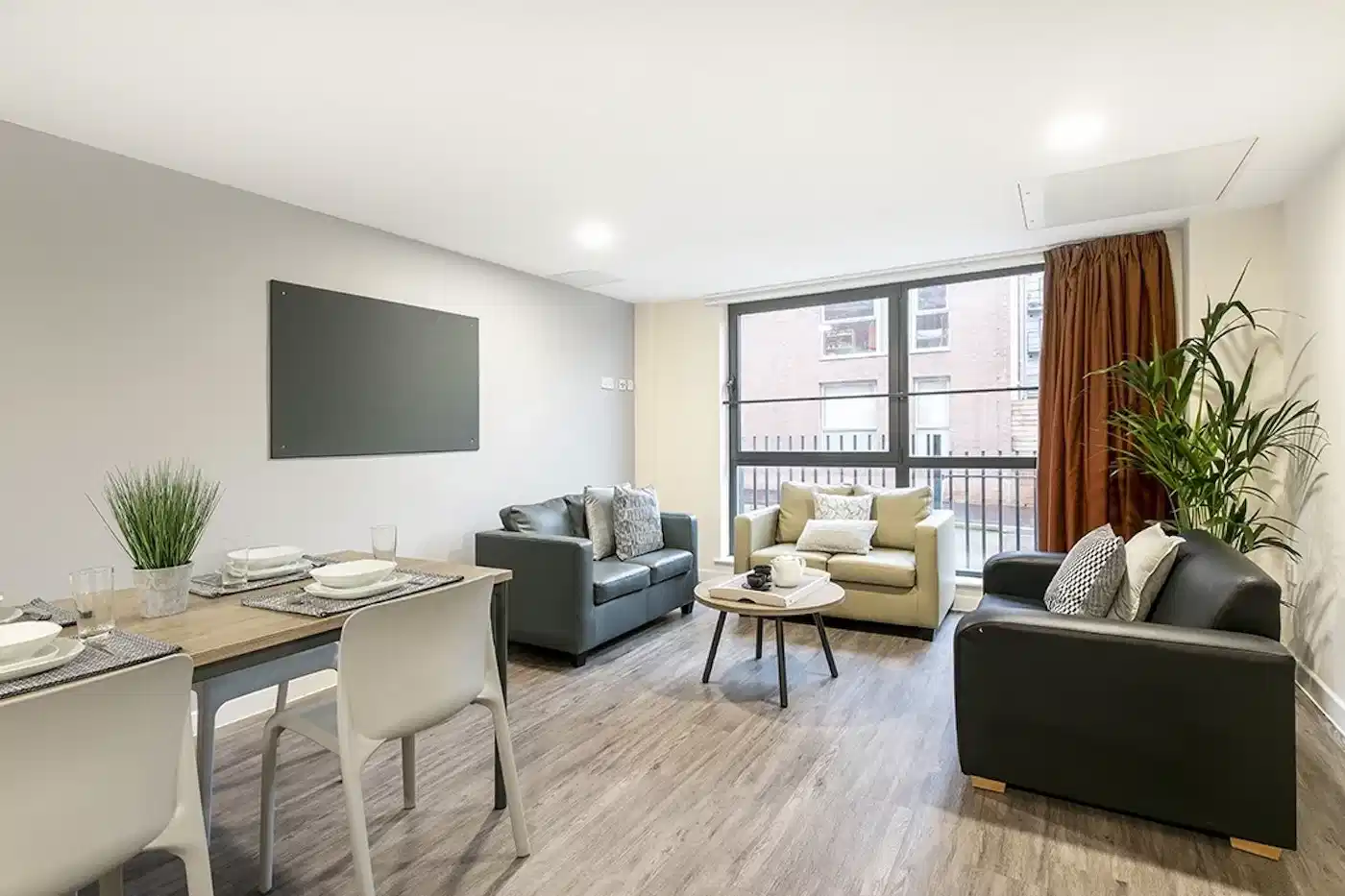 Amenities?w=400&h=260&fit=crop&q=40&auto=format&trim=auto