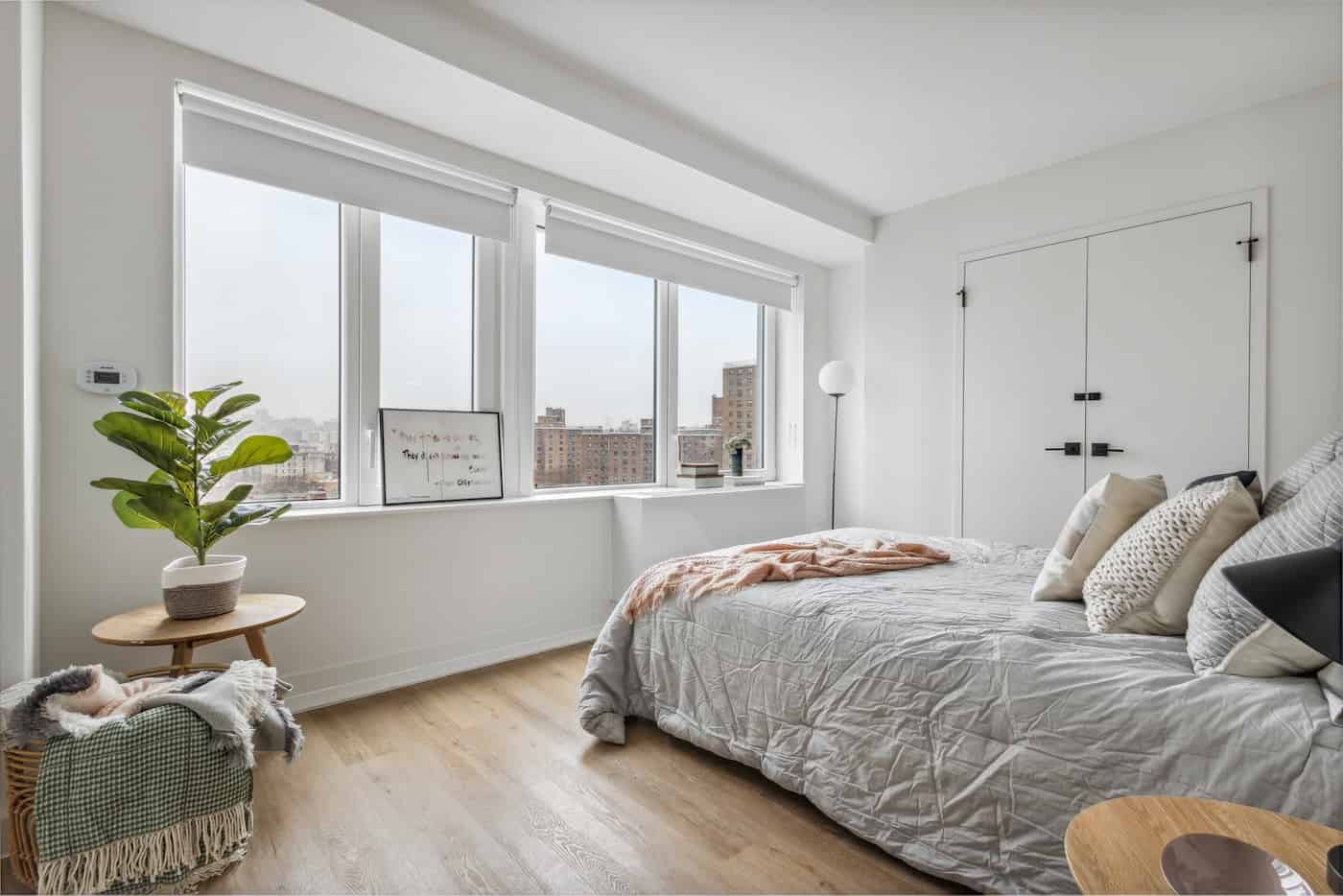 Common Area?w=400&h=260&fit=crop&q=40&auto=format&trim=auto