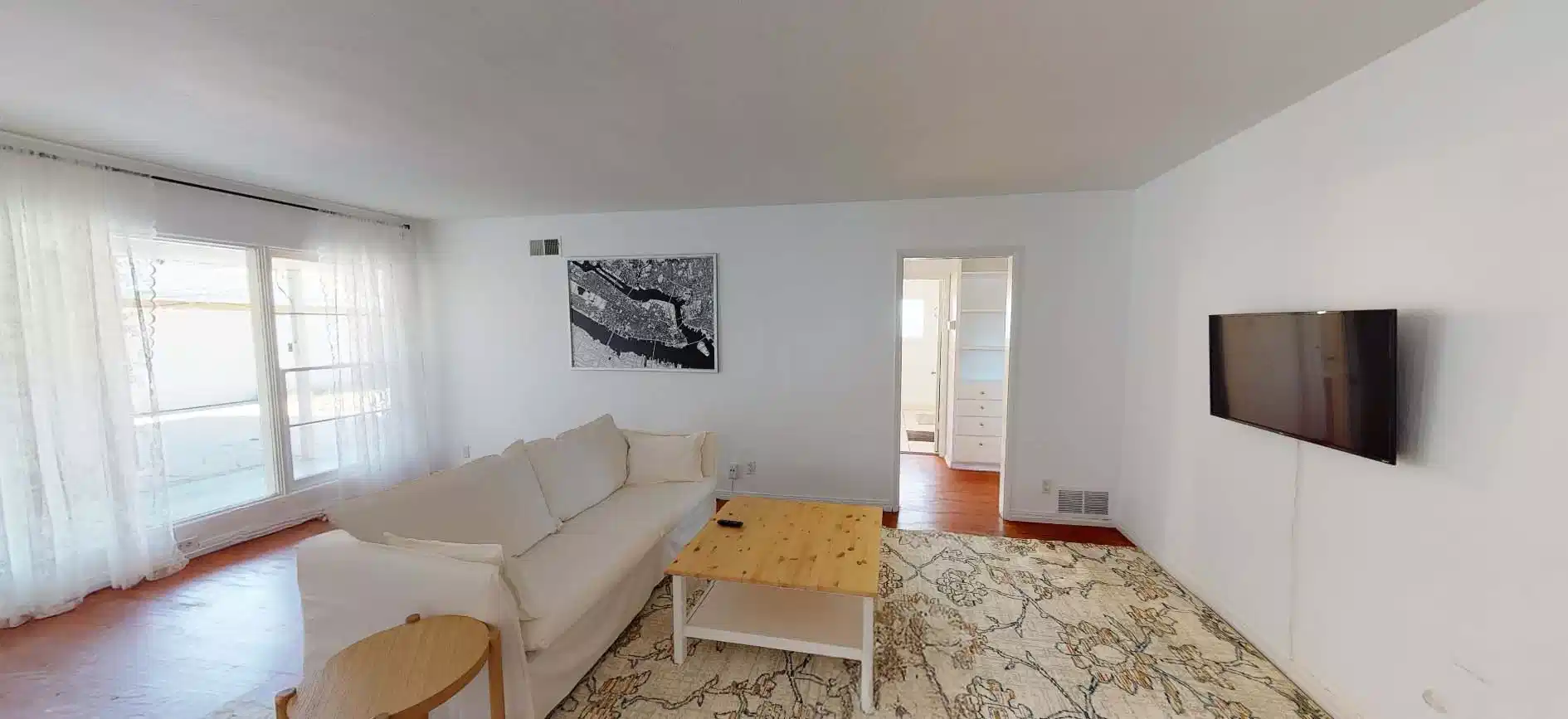 Exterior?w=400&h=260&fit=crop&q=40&auto=format&trim=auto