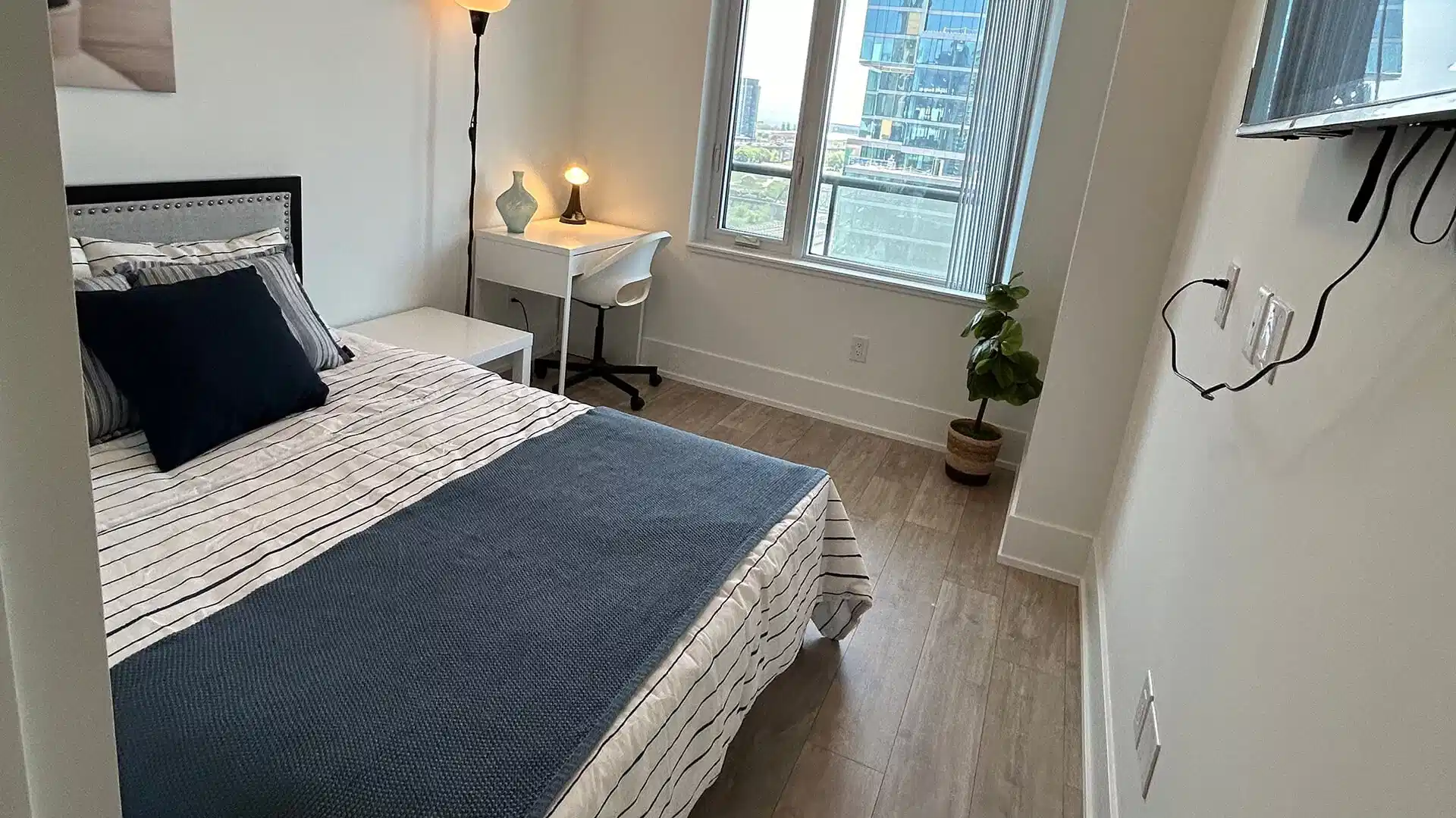 Amenities?w=400&h=260&fit=crop&q=40&auto=format&trim=auto