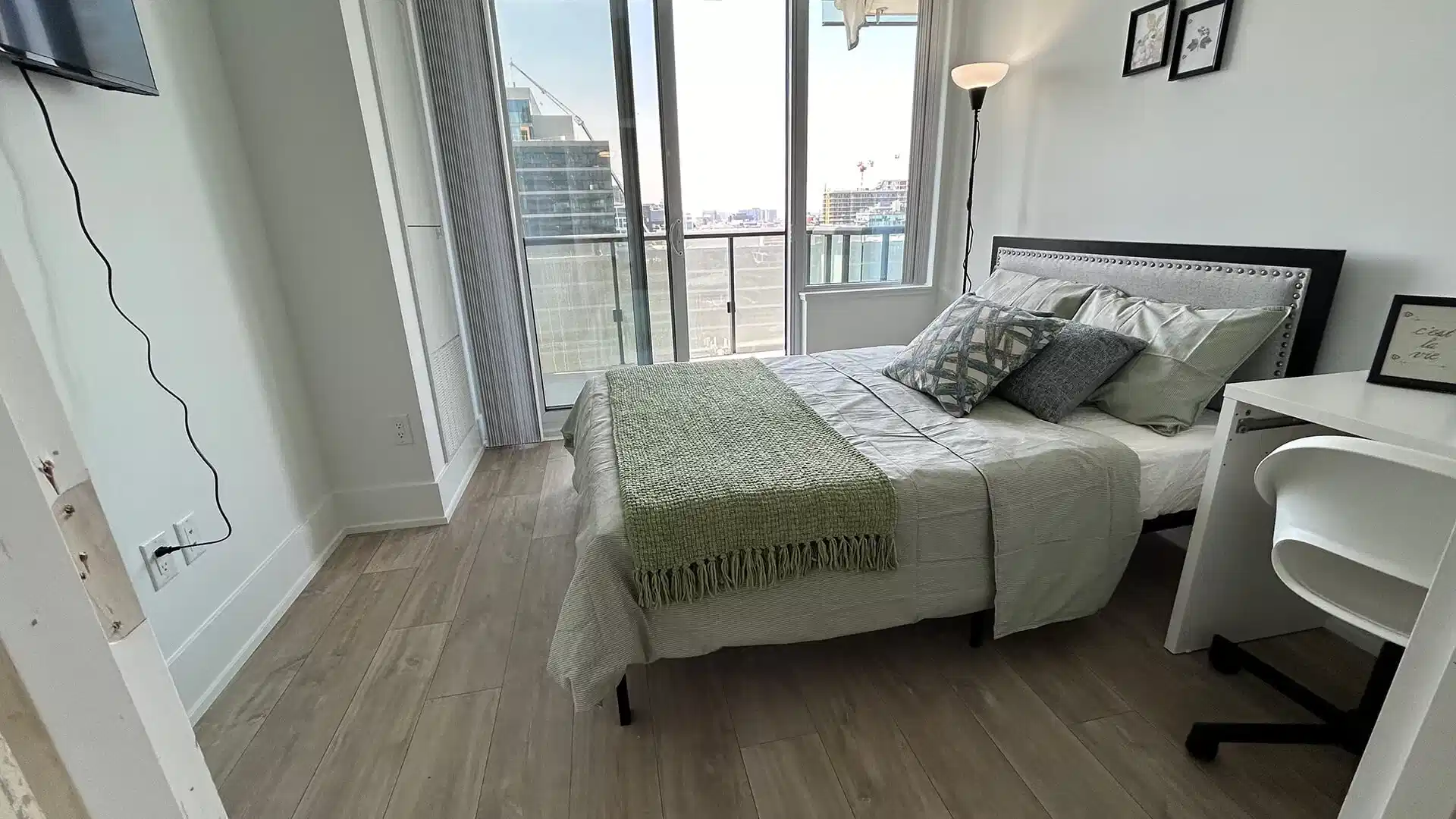 Amenities?w=400&h=260&fit=crop&q=40&auto=format&trim=auto