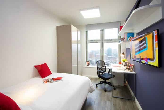 Bedroom?w=400&h=260&fit=crop&q=40&auto=format&trim=auto