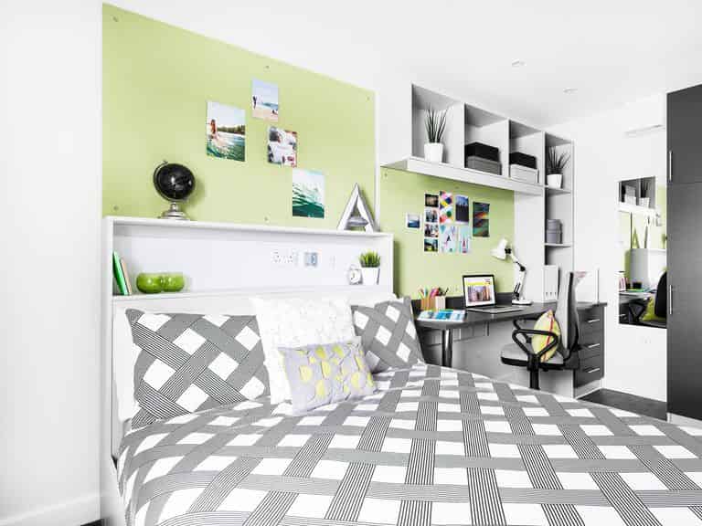 Amenities?w=400&h=260&fit=crop&q=40&auto=format&trim=auto