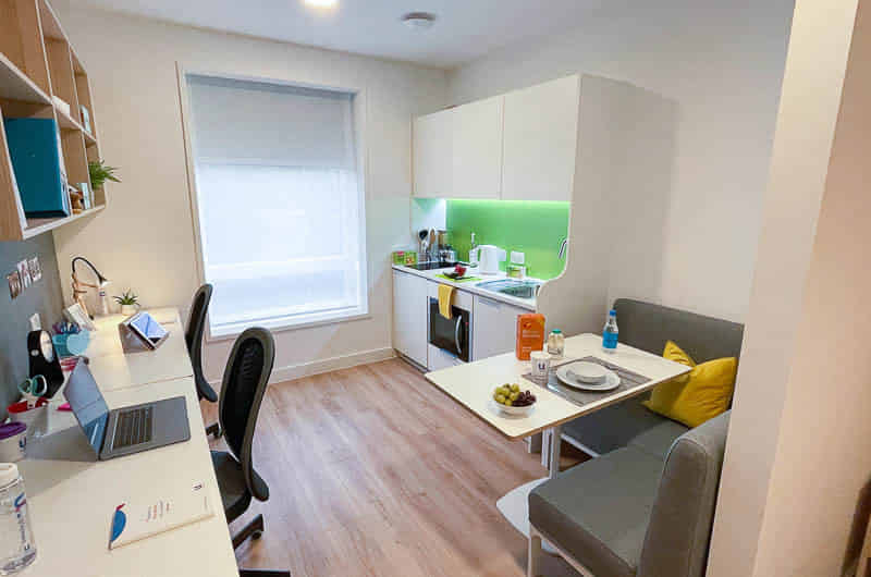 Kitchen?w=400&h=260&fit=crop&q=40&auto=format&trim=auto