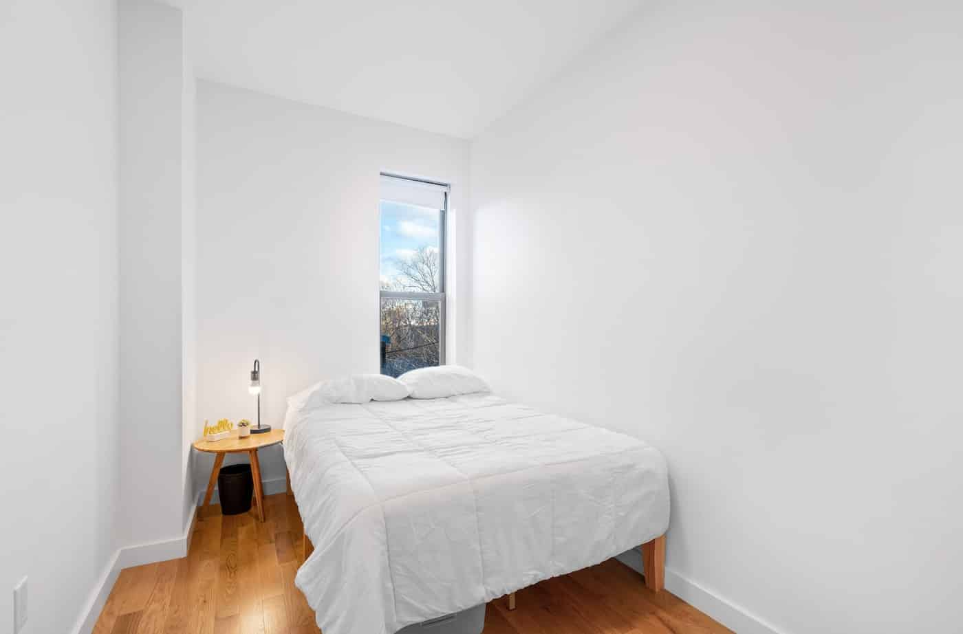 Exterior?w=400&h=260&fit=crop&q=40&auto=format&trim=auto