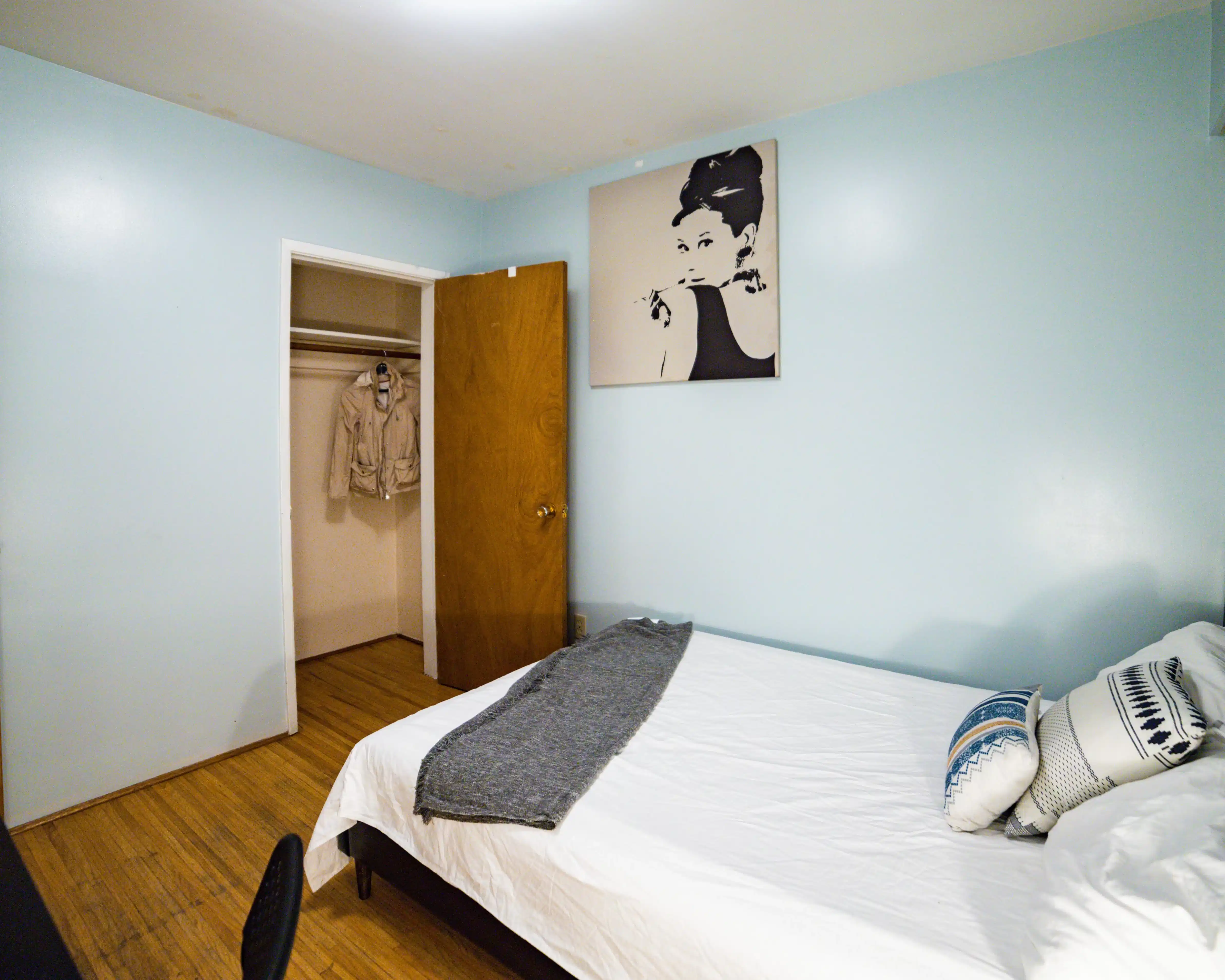 Amenities?w=400&h=260&fit=crop&q=40&auto=format&trim=auto