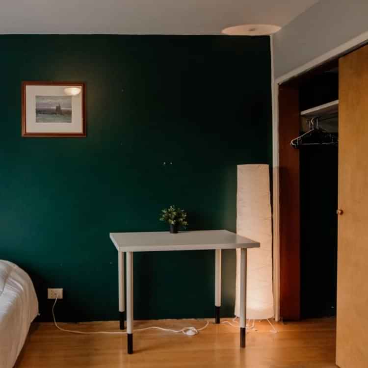 Exterior?w=400&h=260&fit=crop&q=40&auto=format&trim=auto