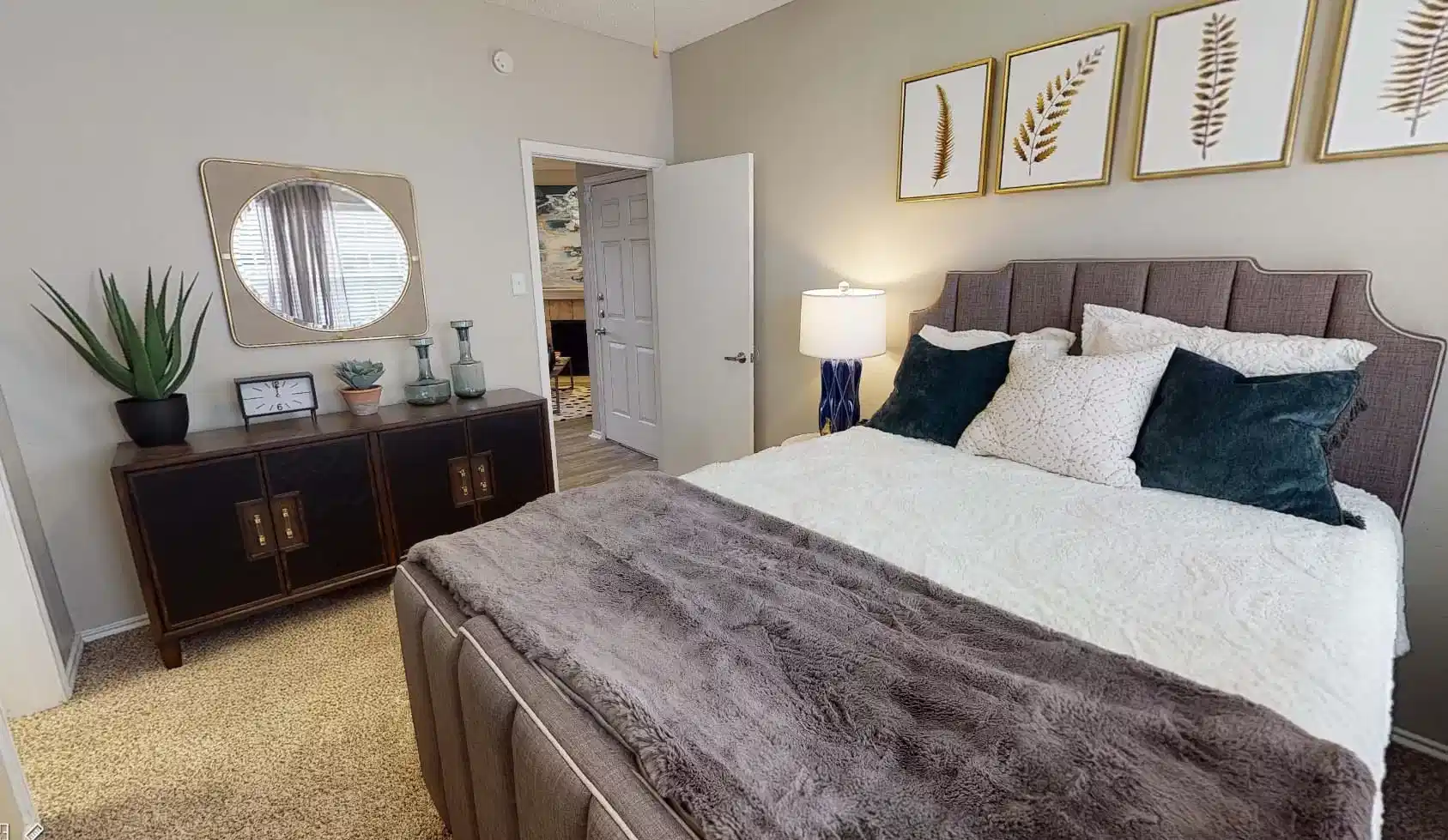 Bedroom?w=400&h=260&fit=crop&q=40&auto=format&trim=auto