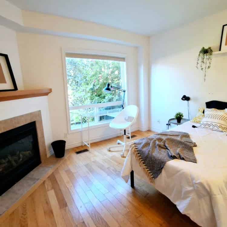 Klondike - Bedroom?w=400&h=260&fit=crop&q=40&auto=format&trim=auto