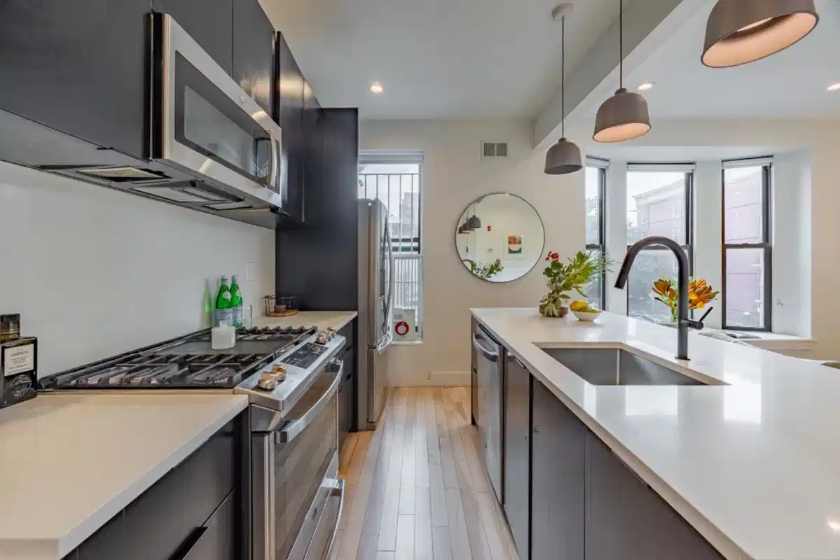 Common Area?w=400&h=260&fit=crop&q=40&auto=format&trim=auto