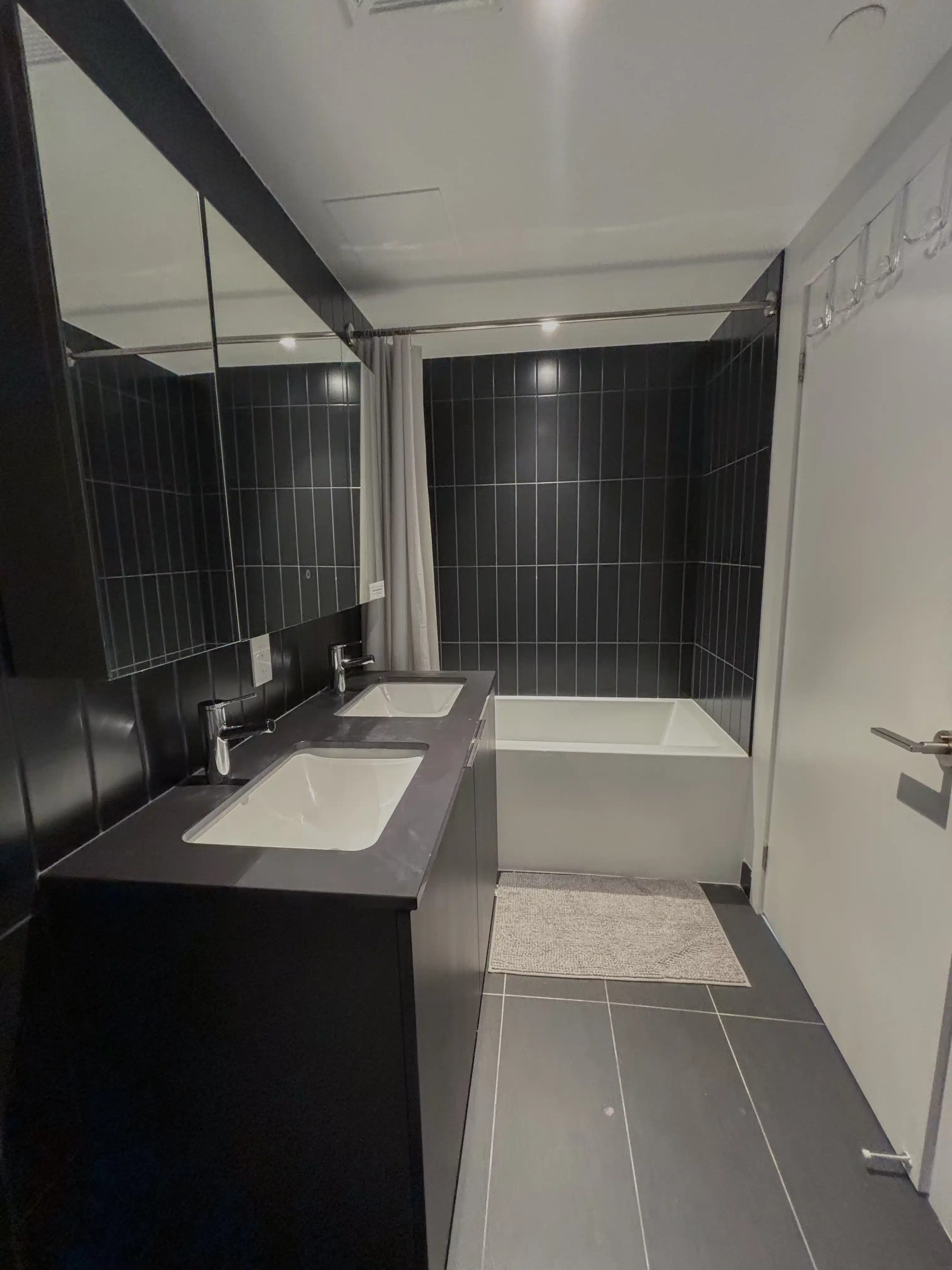 Amenities?w=400&h=260&fit=crop&q=40&auto=format&trim=auto