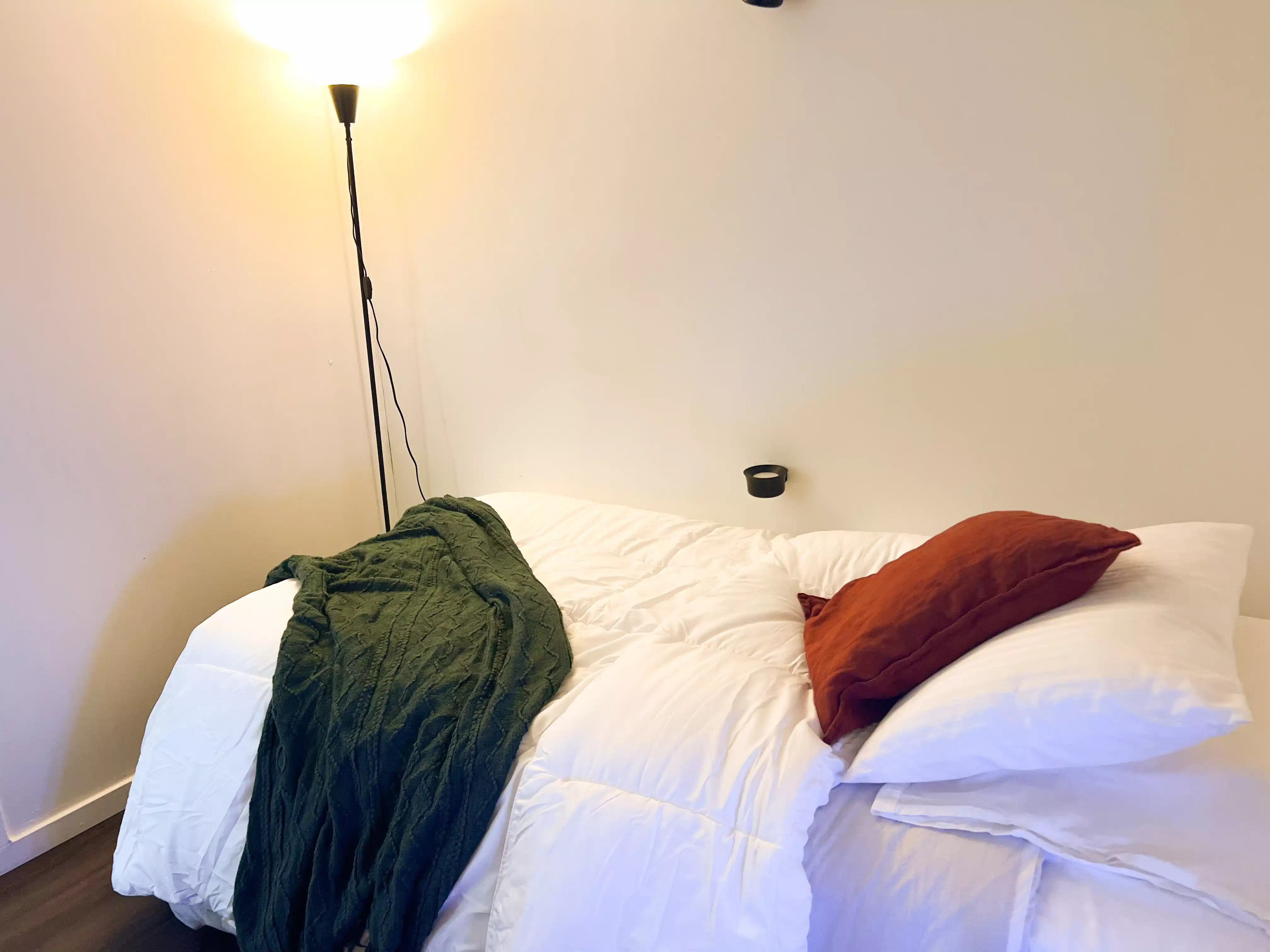 Amenities?w=400&h=260&fit=crop&q=40&auto=format&trim=auto