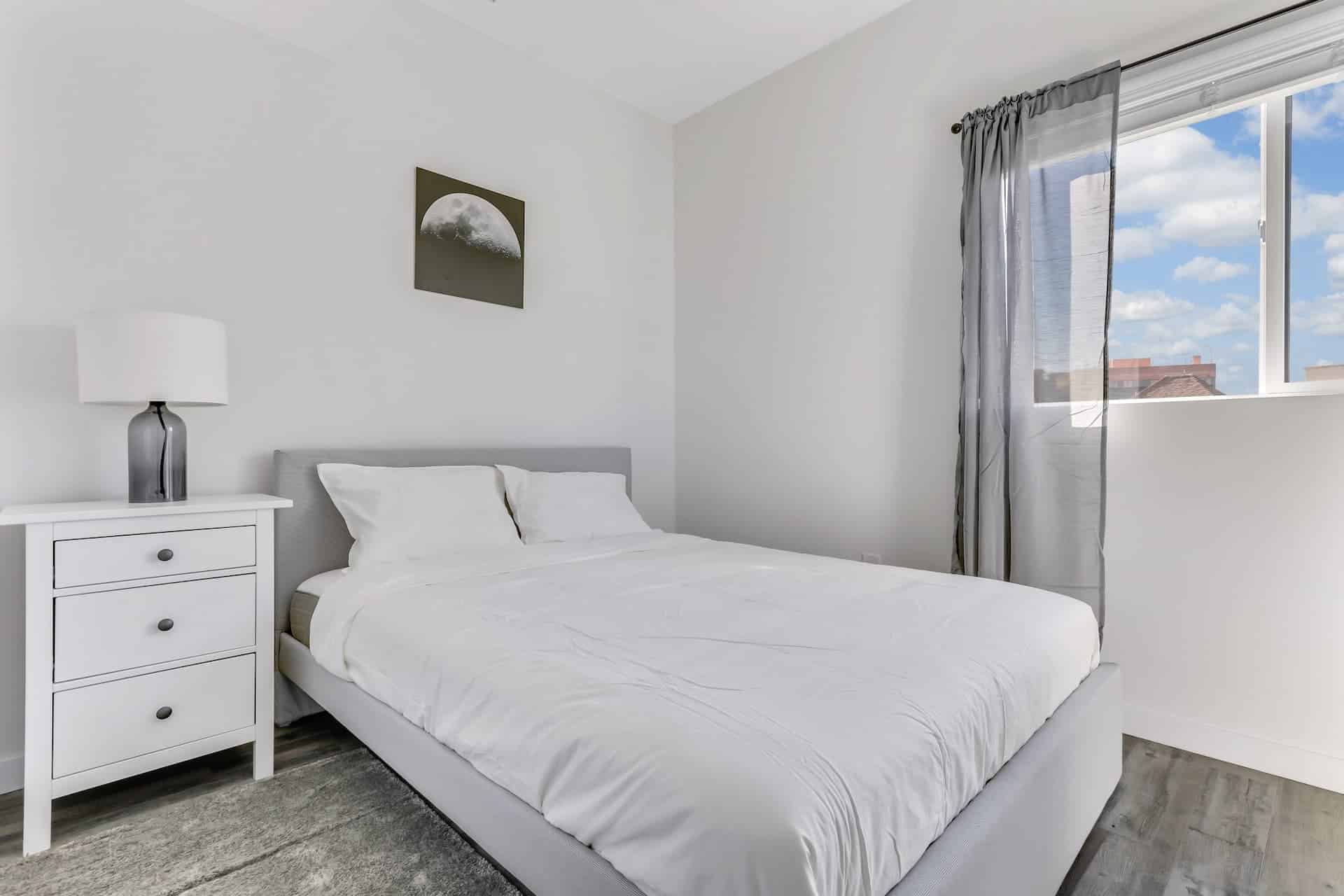 Exterior?w=400&h=260&fit=crop&q=40&auto=format&trim=auto