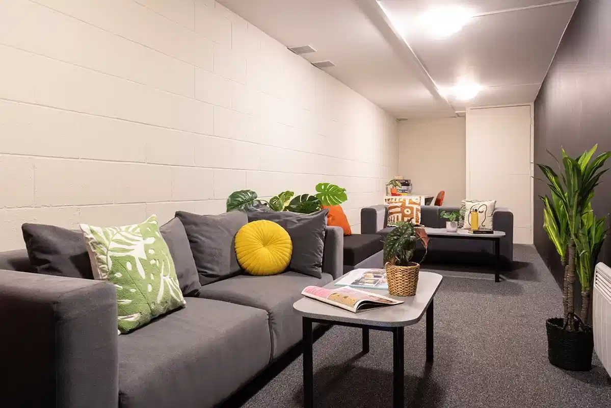 Amenities?w=400&h=260&fit=crop&q=40&auto=format&trim=auto