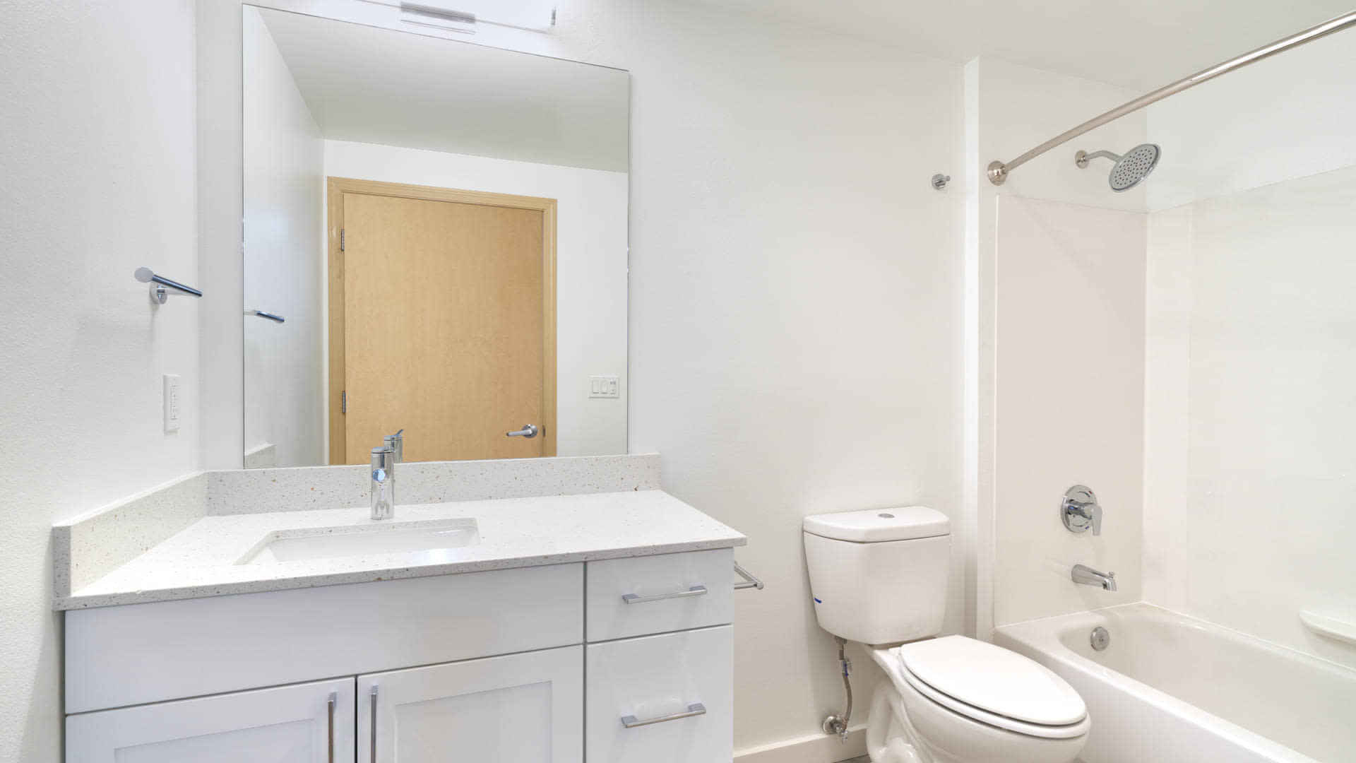 Rianna Apartments, Seattle - Seattle, Washington, United States - Bathroom