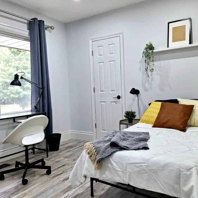 Bedroom?w=400&h=260&fit=crop&q=40&auto=format&trim=auto