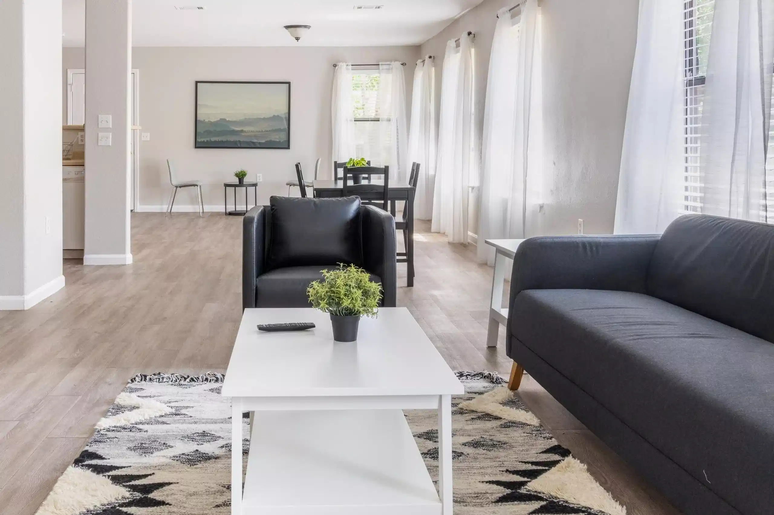 Exterior?w=400&h=260&fit=crop&q=40&auto=format&trim=auto