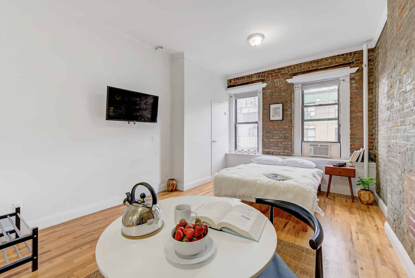 Kitchen?w=400&h=260&fit=crop&q=40&auto=format&trim=auto