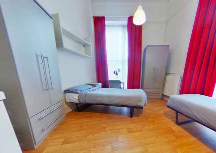 Exterior?w=400&h=260&fit=crop&q=40&auto=format&trim=auto