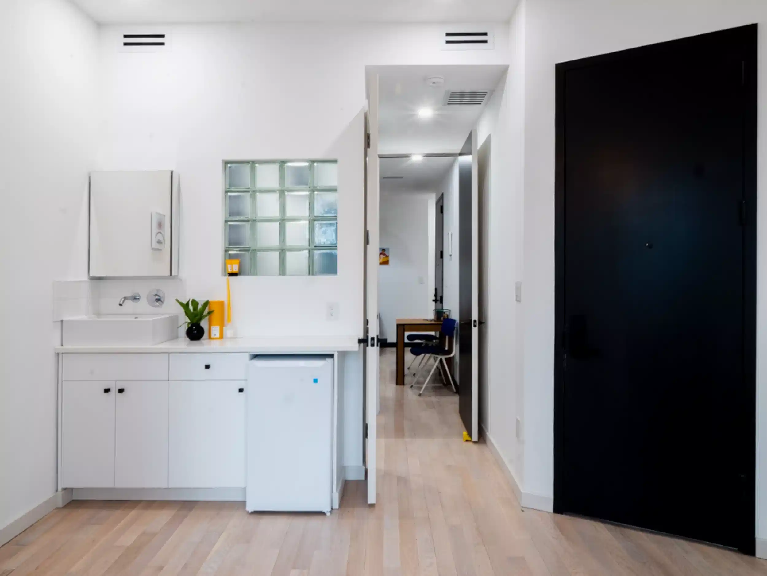 Kitchen?w=400&h=260&fit=crop&q=40&auto=format&trim=auto