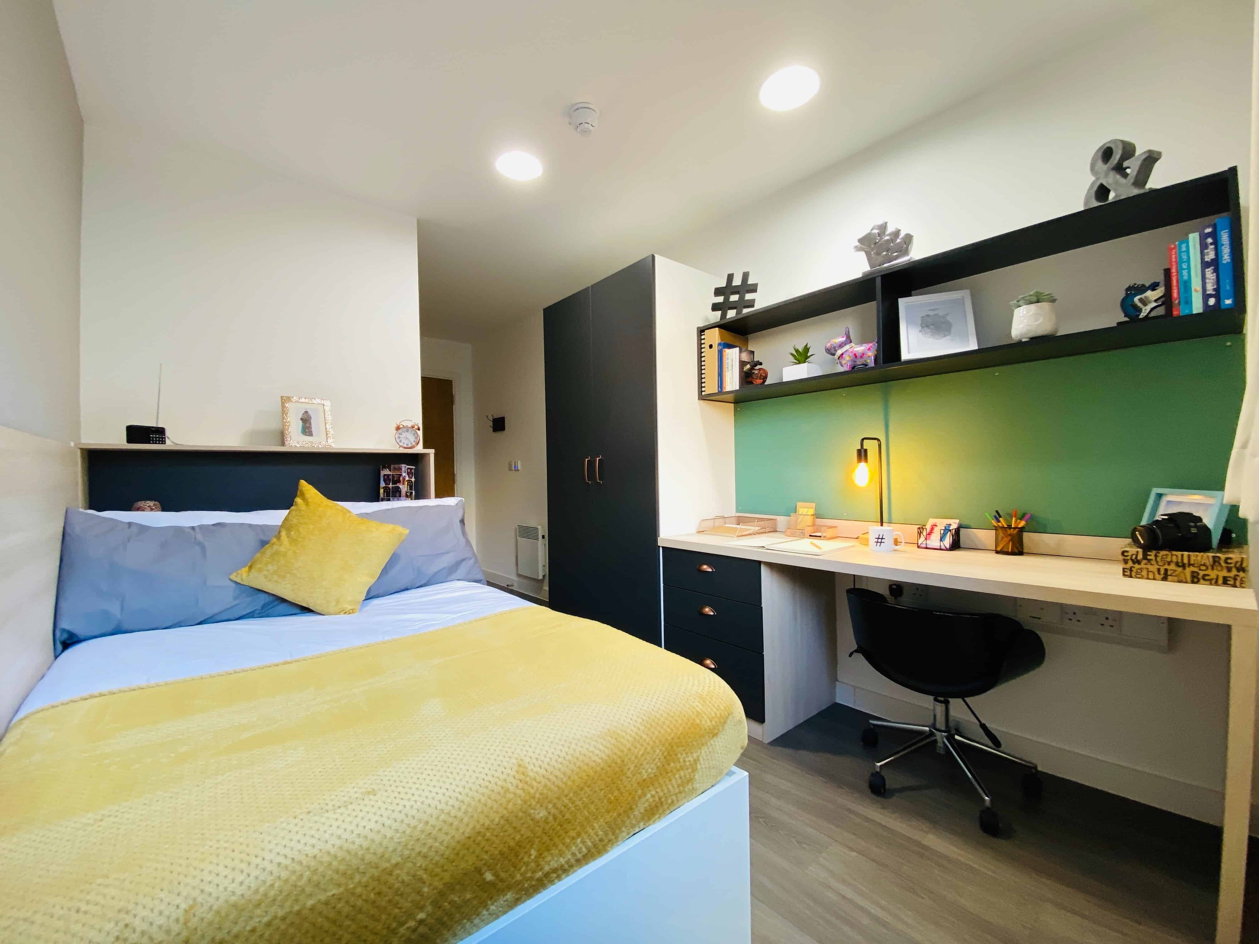 Common Area?w=400&h=260&fit=crop&q=40&auto=format&trim=auto