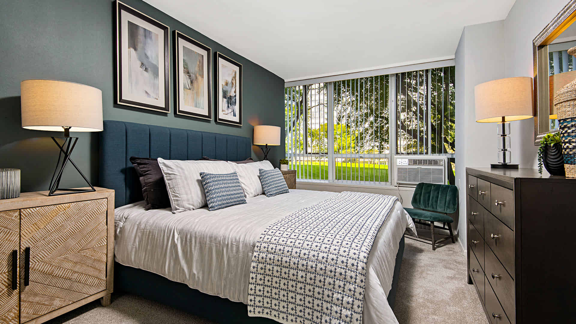 Lake Meadows Apartments, Chicago - Chicago, Illinois, United States - Bedroom