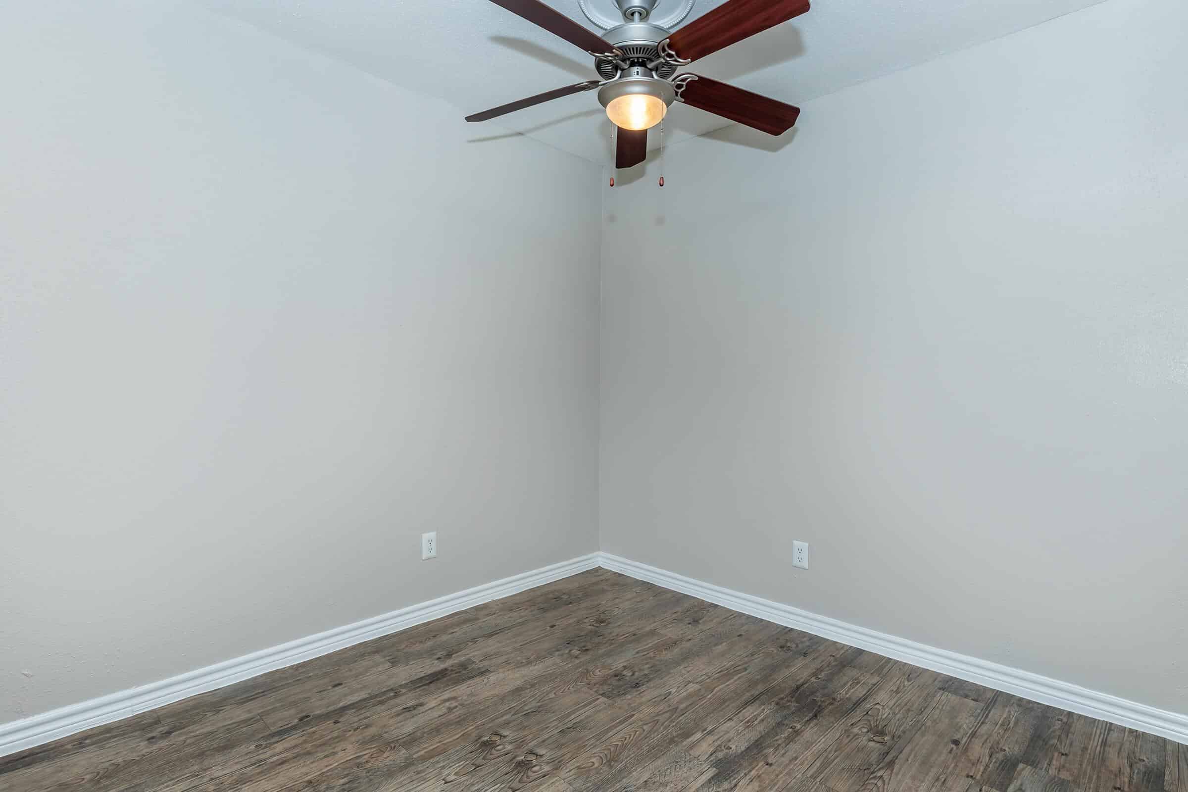 Room?w=400&h=260&fit=crop&q=40&auto=format&trim=auto