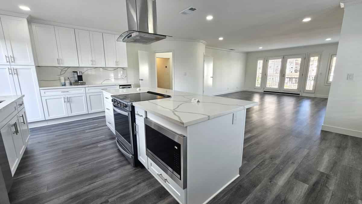 Lindbrook Manor Apartments, Los Angeles - Los Angeles, California, United States - Kitchen