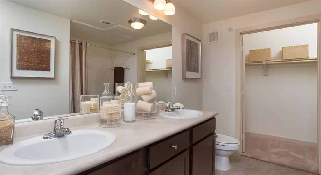 Amenities?w=400&h=260&fit=crop&q=40&auto=format&trim=auto