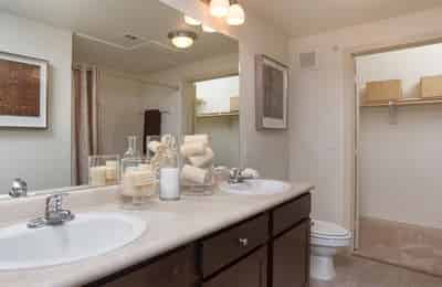 Amenities?w=400&h=260&fit=crop&q=40&auto=format&trim=auto