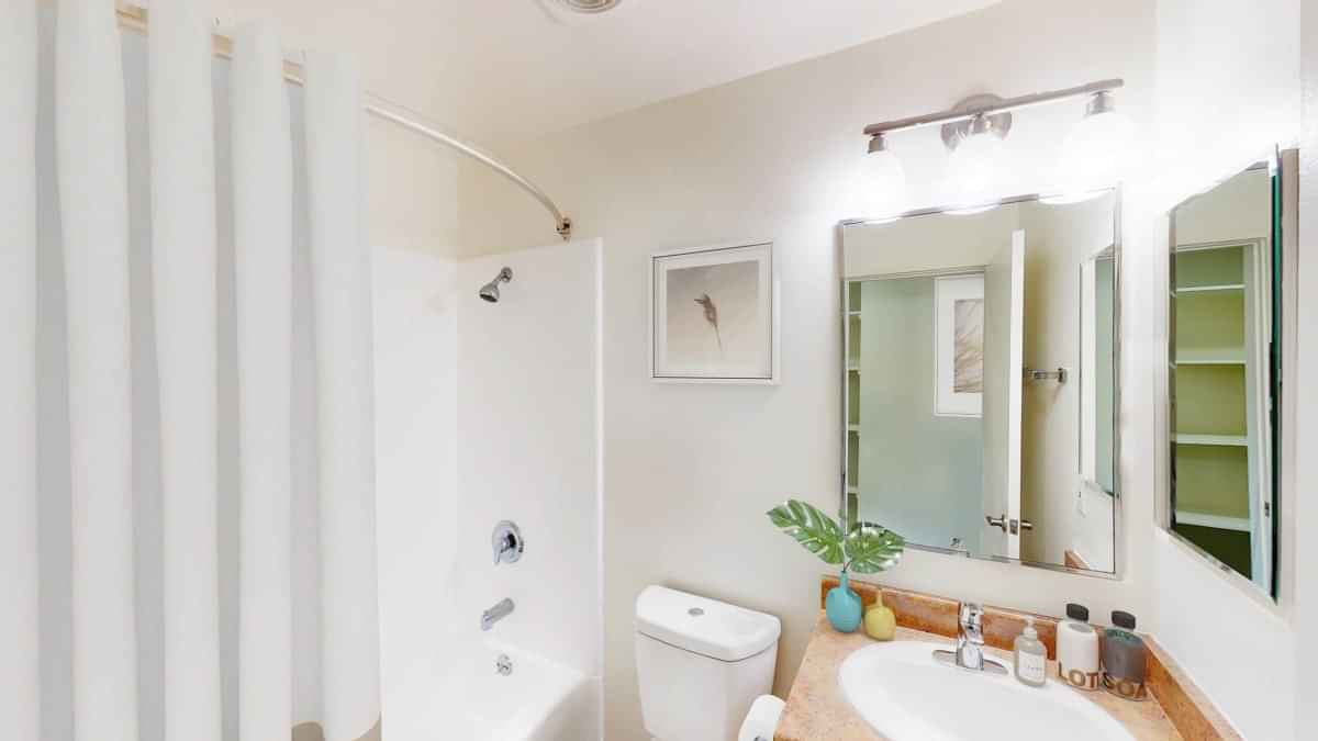 West Park Village, Los Angeles  - Los Angeles, California, United States - Bathroom