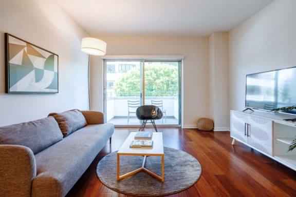 Common Area?w=400&h=260&fit=crop&q=40&auto=format&trim=auto