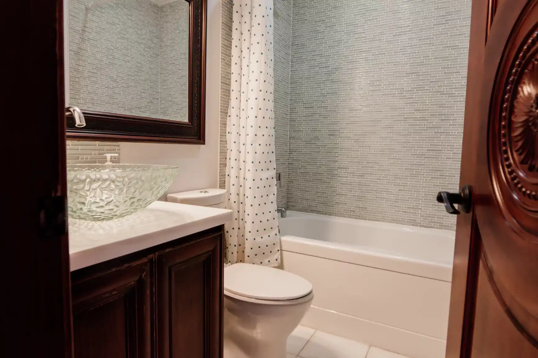 Amenities?w=400&h=260&fit=crop&q=40&auto=format&trim=auto