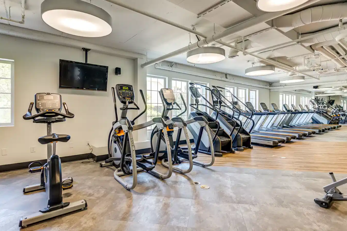 Amenities?w=400&h=260&fit=crop&q=40&auto=format&trim=auto