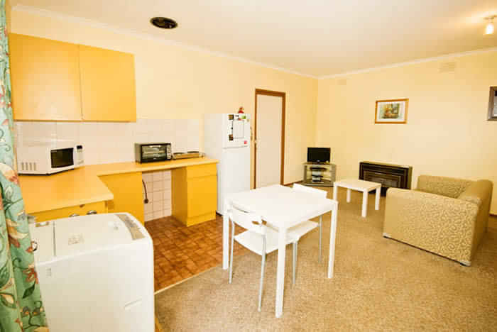 Hilltop House  - Melbourne, Victoria, Australia - living room