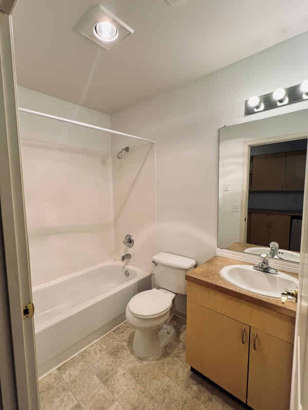 Sunrise Cascade, Seattle - Seattle, Washington, United States - Mini Studio - Bathroom