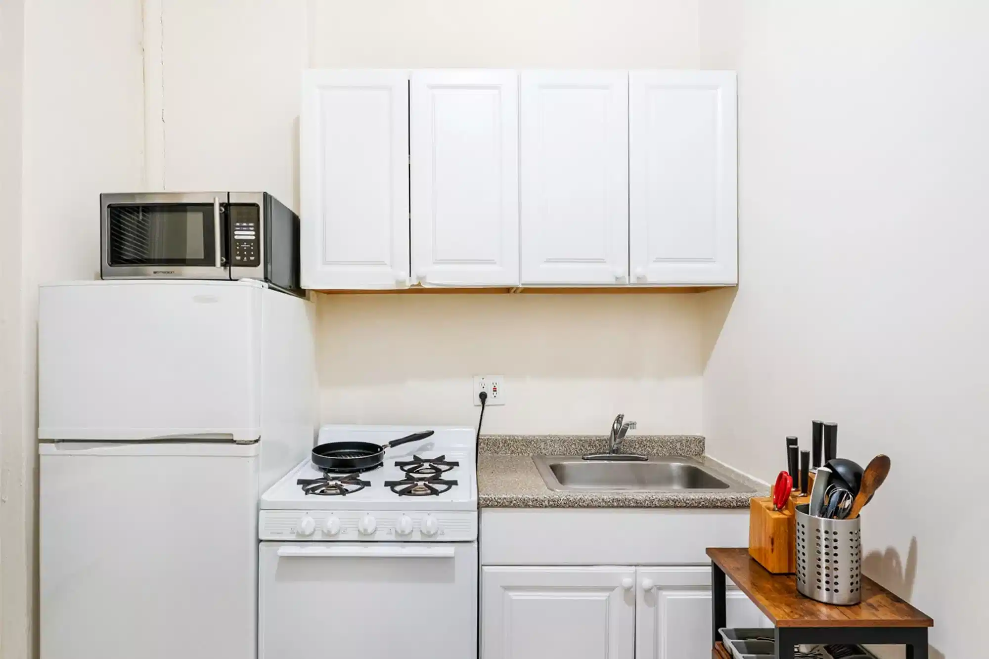 Urban 14, New York - New York City, New York, United States - #211-3 : Room in 1 Bedroom and 1 Bathroom - Kitchen