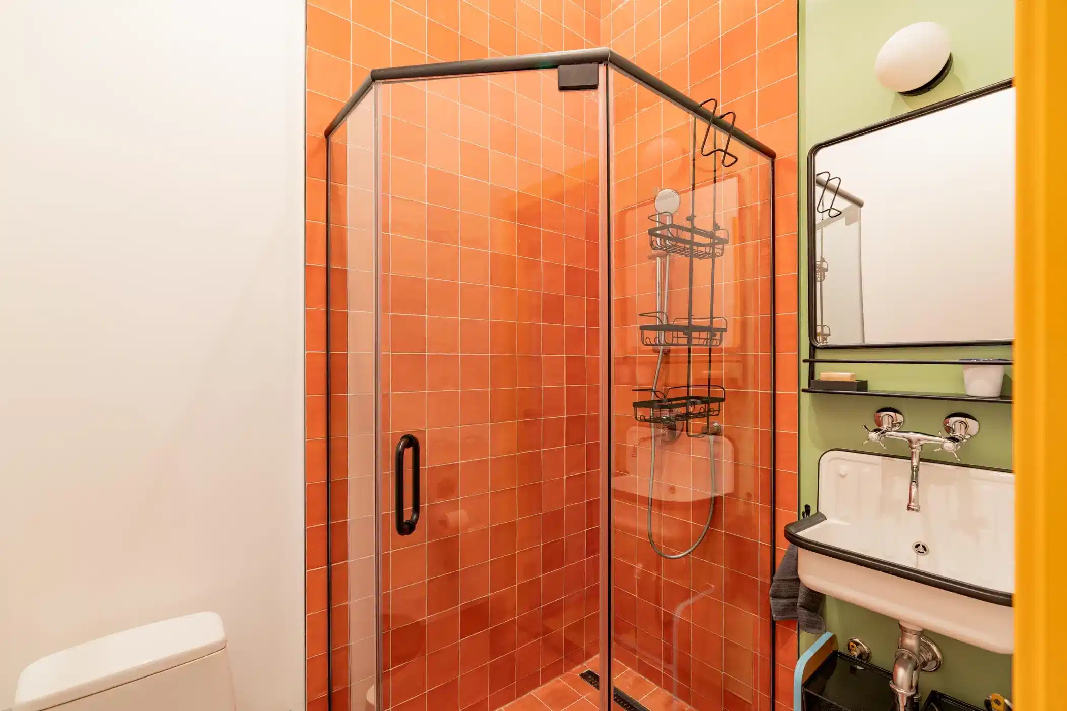 Common Area?w=400&h=260&fit=crop&q=40&auto=format&trim=auto