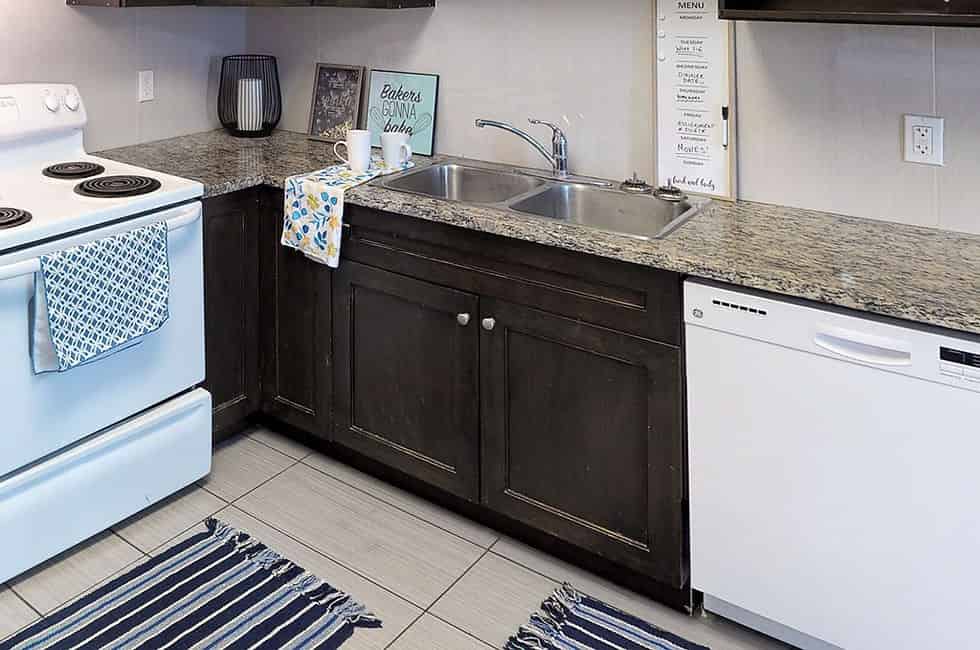 208 Sunview St., Waterloo - Waterloo, Ontario, Canada - Kitchen