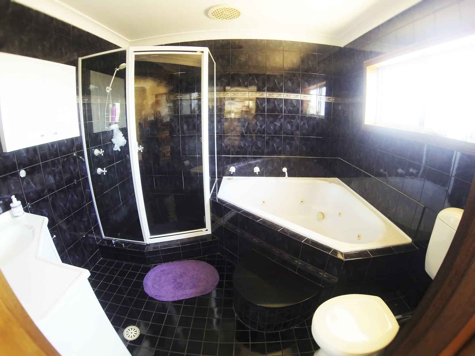 dining area?w=400&h=260&fit=crop&q=40&auto=format&trim=auto