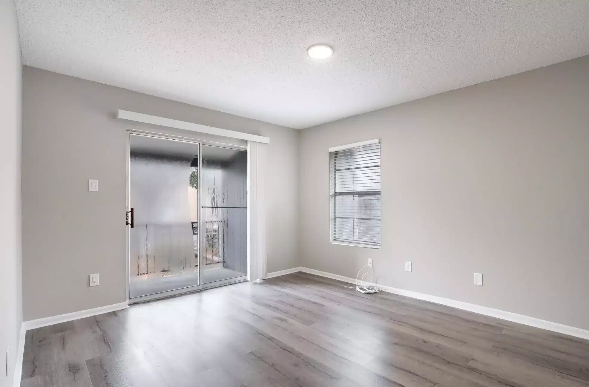 Amenities?w=400&h=260&fit=crop&q=40&auto=format&trim=auto