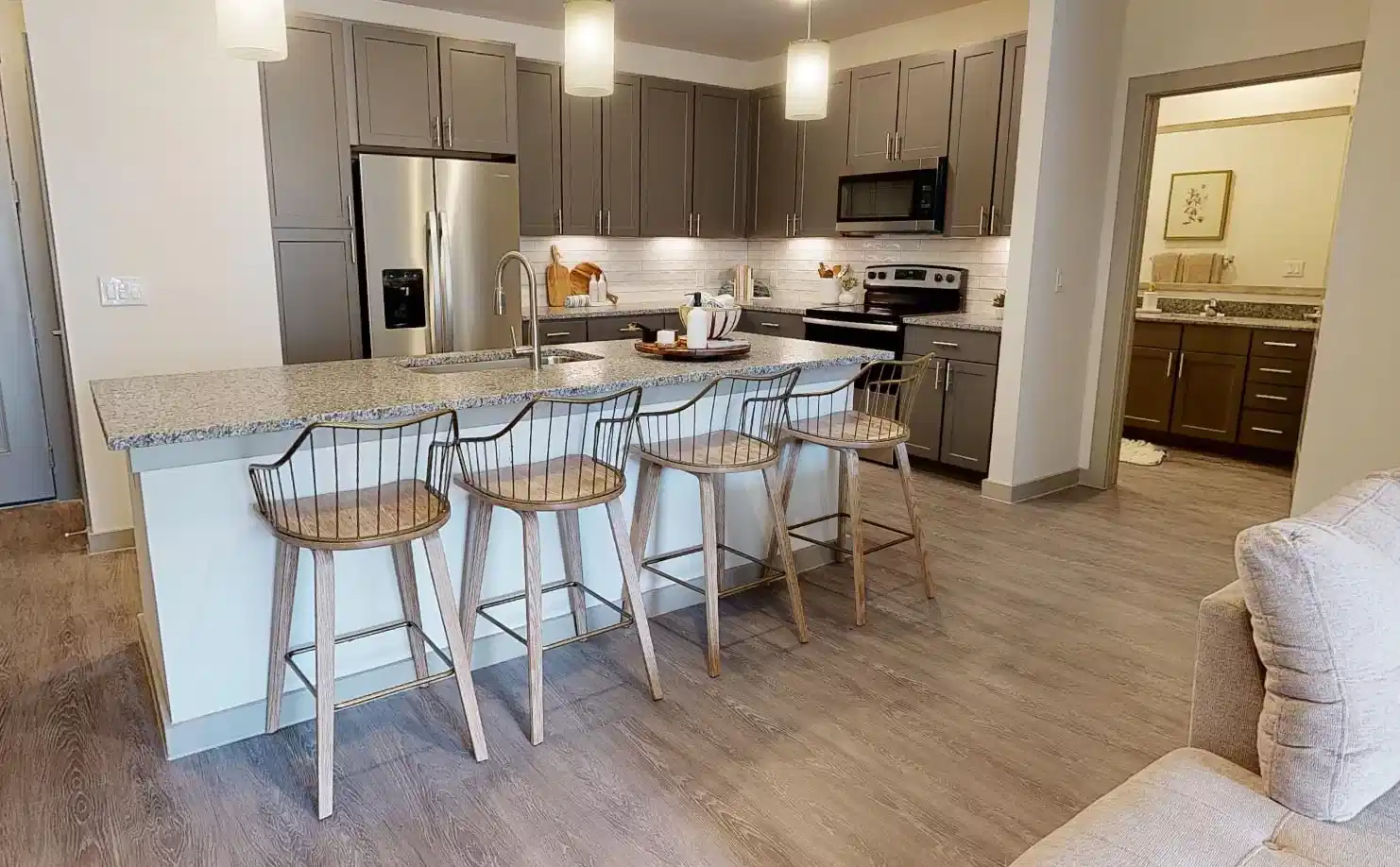 Common Area?w=400&h=260&fit=crop&q=40&auto=format&trim=auto