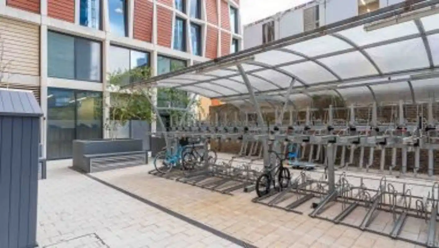 iQ Aldgate, London - London, England, United Kingdom - Amenities