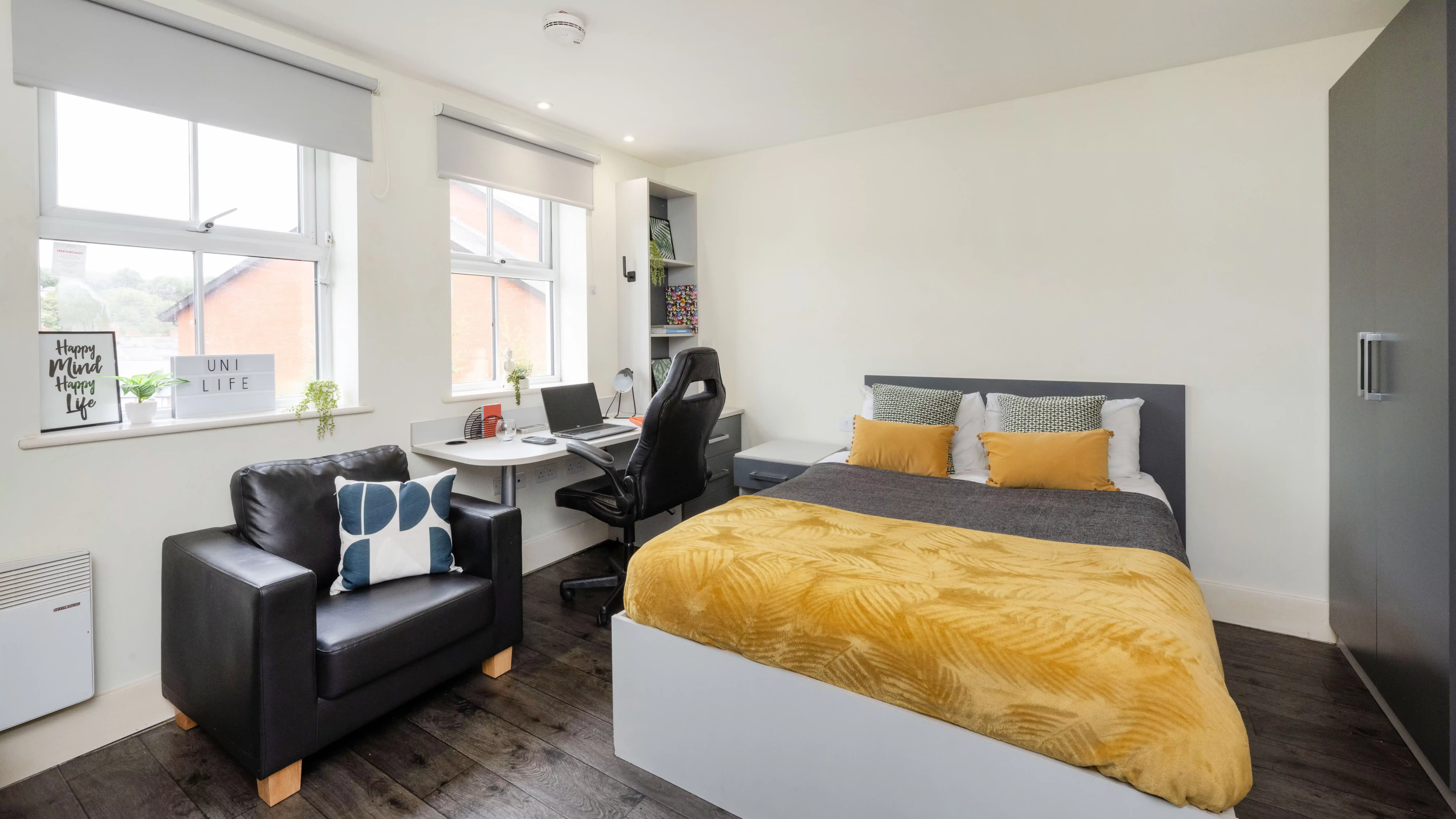Bronze Studio - Bedroom