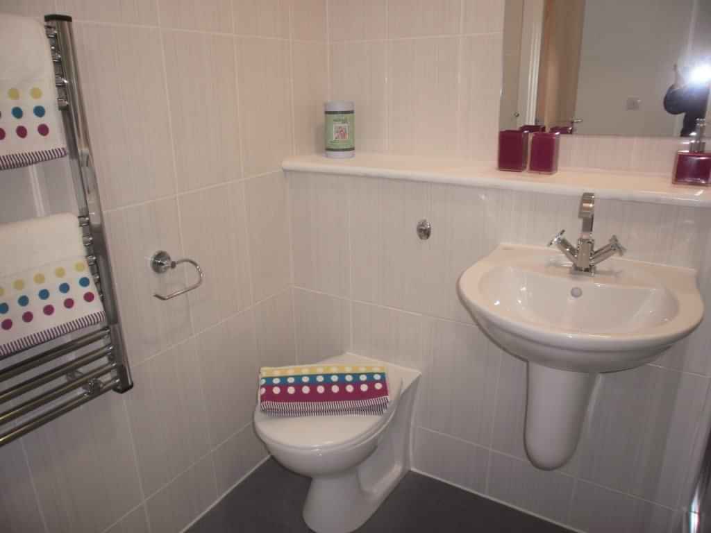 Neuadd Y Castell - Bangor, Wales, United Kingdom - Bathroom