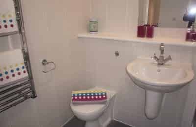 Neuadd Y Castell - Bangor, Wales, United Kingdom - Bathroom